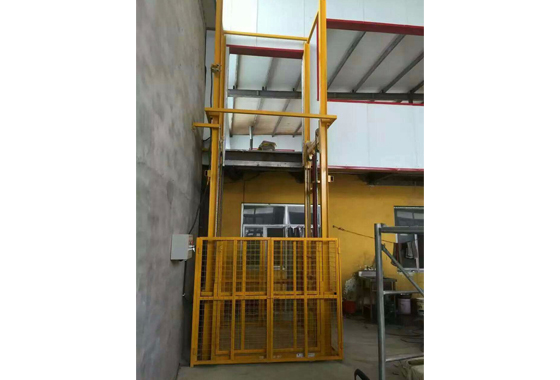 導(dǎo)軌式升降機(jī)